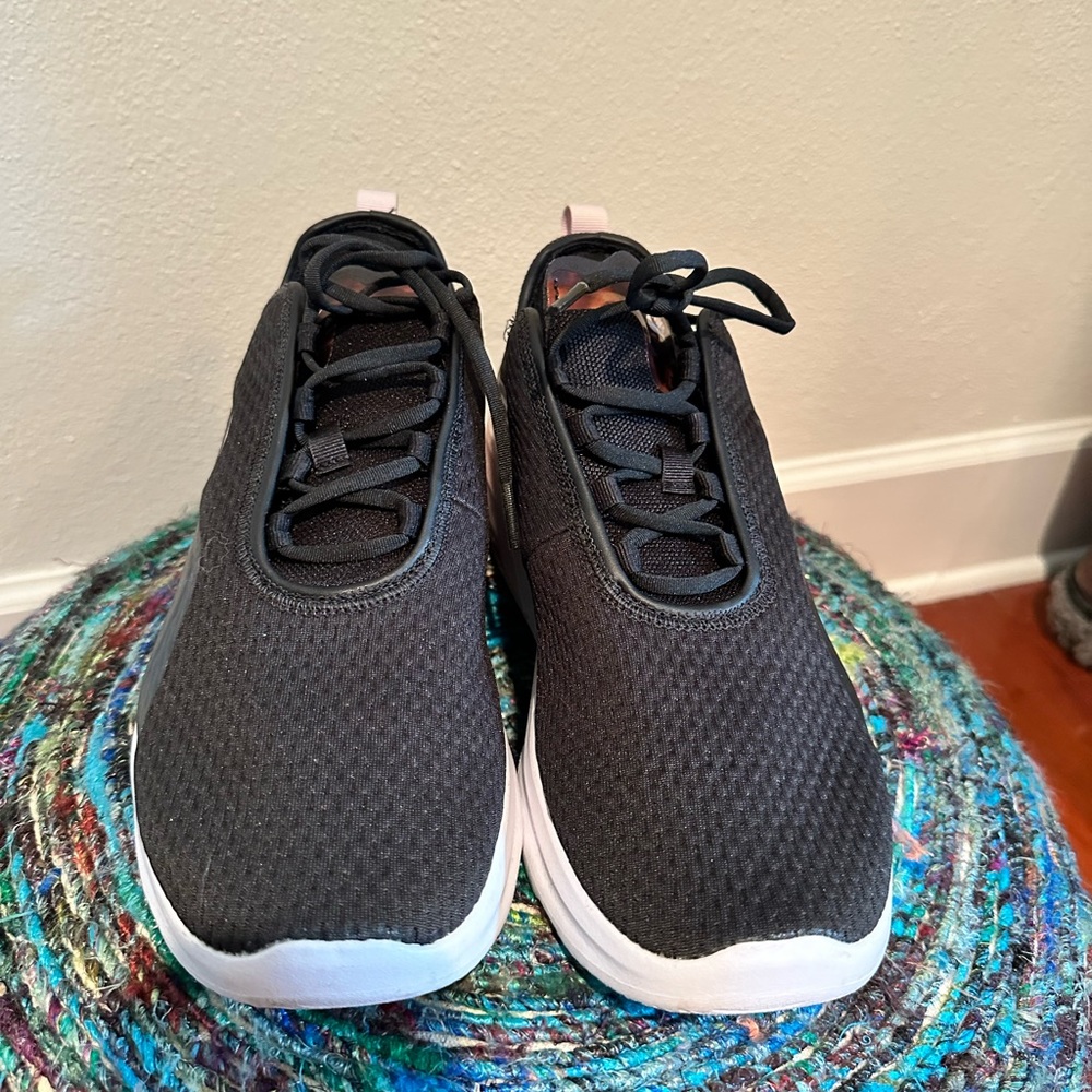 Women’s Nike shoes - Picture 3 of 5